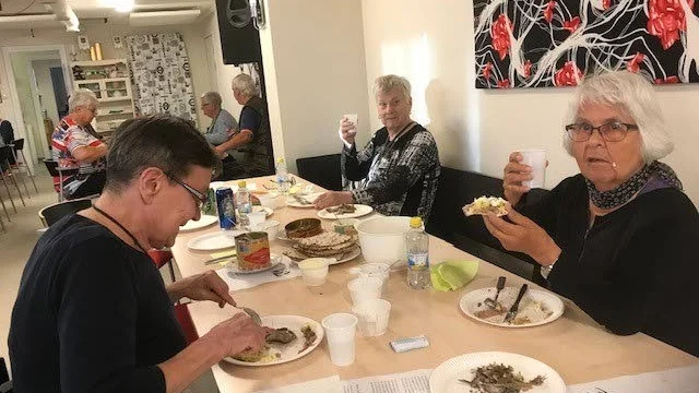Surströmmingarna slank fort ner hos gästerna som verkligen uppskattade tillställningen.
