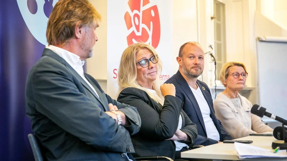 Presentationen av en koalition. Håkan Onsjö (M), Meit Fohlin (S), Andreas Unger (M) och Ulla Pettersson (S) under onsdagens presskonferens.