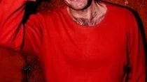 Rockpoeten med de sorgsna ögonen vann kritikernas och publikens hjärtan i början av 1990-talet. Drogmissbruk satte stopp för Toni Holgerssons karriär, men nu är han tillbaka med sin första skiva på elva år. 
Foto: Anders Thessing