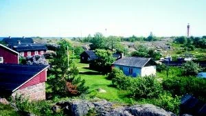 Häradsskär ska bli mer tillgängligt för turister. Redan nästa år kan ett vandrarhem stå klart vid den gamla lotsbyn i ytterskärgården (bilden från 1987).
Foto: Arne Lindh