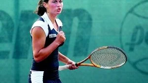 Ny tränare, ny start. Sousan Massi och nya tränaren Patrik Björk har funnit varandra bra. En intensiv tävlingsvinter väntar tennistalangen som närmast kommer spendera tre veckor för lika många turneringar i England. Foto: Robert Svensson