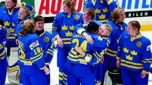 Sverige vände underläget 1-2 till seger med 5-2 mot Finland i bronsmatchen. Sverige tog därmed nationens första medalj i damhockey-VM.
Foto: Scanpix