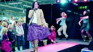 Sandra Dahlberg sjöng, skämtade och pratade med värme i rösten om "sitt" Klimpfjäll.