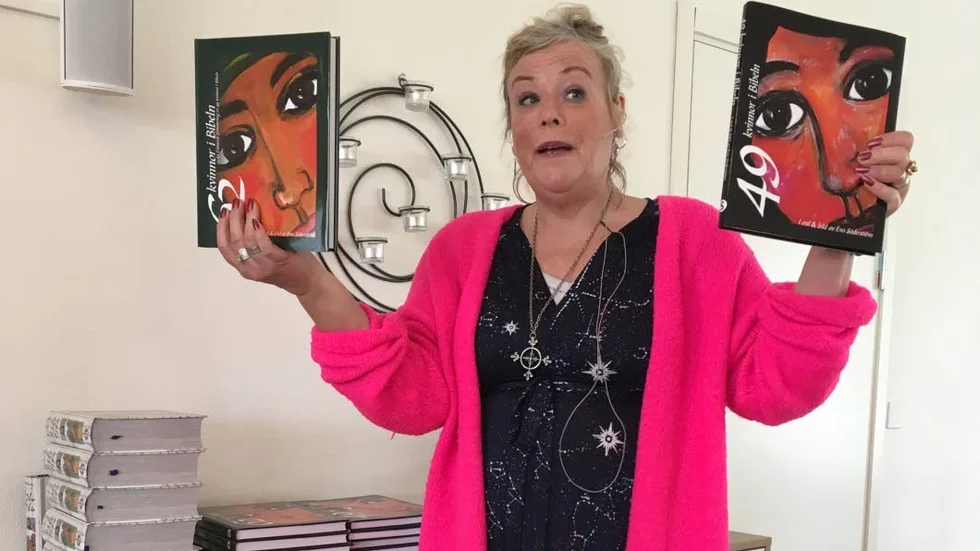 Eva Söderström berättade om kvinnor i bibeln, förebilder för oss levande nu, och visade två av sina böcker i ämnet.