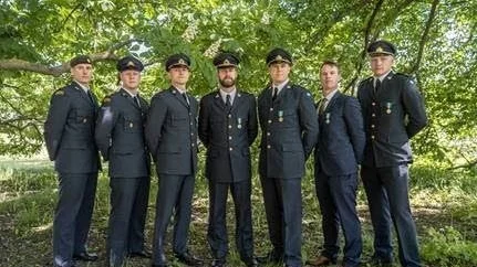 Stolta medaljörer. Från vänster: Erik Röckner, Robin Rönnholm, Anders Pettersson, Tobias Lindblom, Per-Olof Eriksson, Oliver Sjögren och  Jonathan Renman.