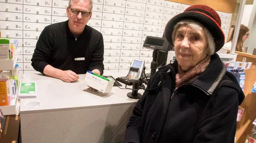 "Man undrar ju om det är på grund av privatiseringen, att Apotekets lagerhållning har blivit så dålig", säger Eivor Öhman