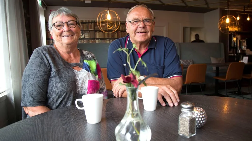 Berit Berggren och Mickes pappa Rickard Holm är på plats i Stockholm. "Det ska bli väldigt spännande ikväll", säger Berit Berggren.