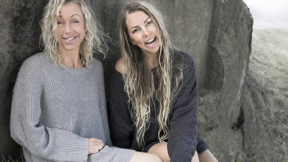 Linda Ahlgren och Linda Vagnelind tipsar om att ta med tofflor, eller något att stå på efter badet. Är man väldigt känslig om händer eller fötter kan man använda neoprenhandskar och neoprenstrumpor.