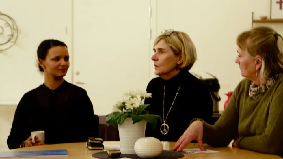 Ansvariga. Linda Jele, Piteå församling, Anna-Lena Pogulis, Strategis chef vid Piteå kommun och Ylva Sundkvist, kommunchef i Piteå mötte de närboende till Blomska gården.