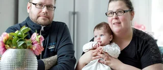 Dramatisk förlossning i trång ambulans