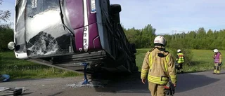 Flera till sjukhus efter bussolycka