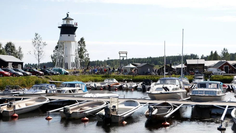 Välbesökt. Jävredagen är en välbesökt tillställning. Uppskattningsvis tusen personer passade på att besöka fyrplatsen. Det handlade om allt från bybor, hemvändare till vanliga besökare utifrån som njöt i det vacka vädret.