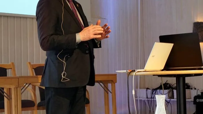 Siffror. Torsten Fors från länsstyrelsen berättade hur många man tagit emot i länet senaste åren, hur de är fördelade på kommunerna och hur han tycker att man lyckats med uppdragen.