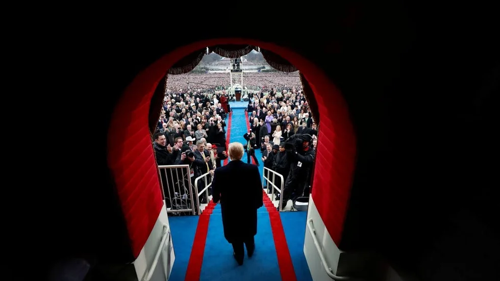 Trump-tider. Människan skapar själv det samhälle människan förtjänar, skriver Simon Olofsson i sin krönika.