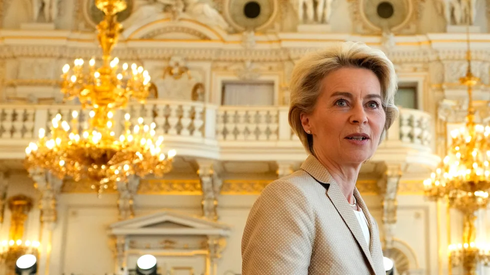 EU-kommissionens ordförande Ursula von der Leyen ska ta fram nya förslag för att få bukt med energisituationen i EU efter fredagens EU-toppmöte i Prag.