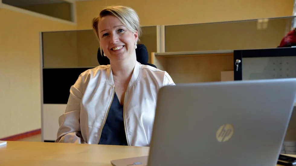 Kontinuitet. Malin Stenberg på Länsförsäkringar fastighetsförmedling kommer fram till årsskiftet att finnas på plats i Arjeplog en dag i veckan.