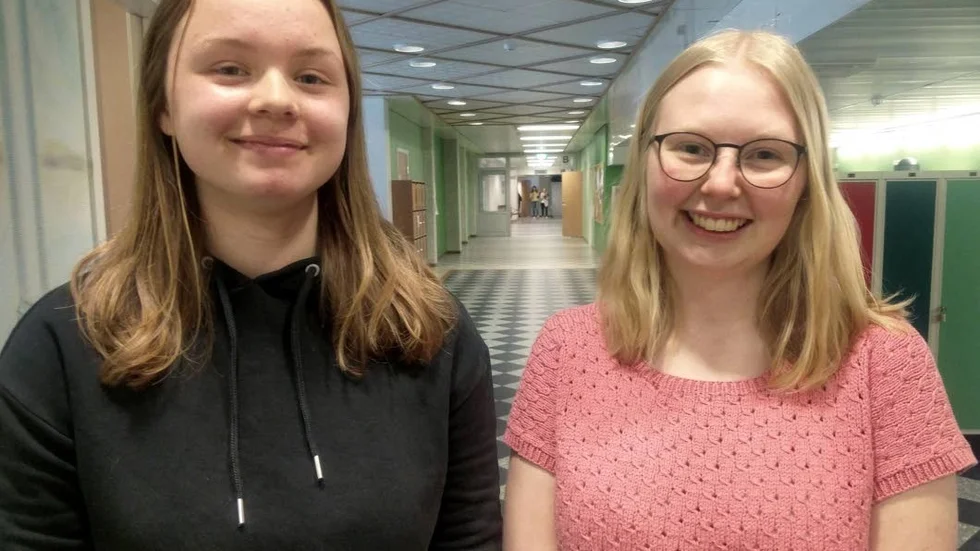 Nina Berg och Hanna Eriksson åker till stockholm för att lyssna på nobelpristagare och delta vid naturvetenskapliga spel.