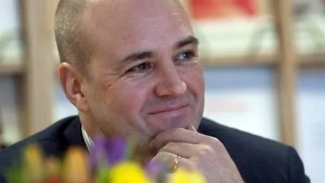 Fredrik Reinfeldt kan pricka av ett etappmål, mittpunkten mellan 40 och 50, när han fyller år på onsdag. För nästa etappseger får han jobba hårdare: Är han statsminister också efter valet i höst? Foto: Maja Suslin/Scanpix