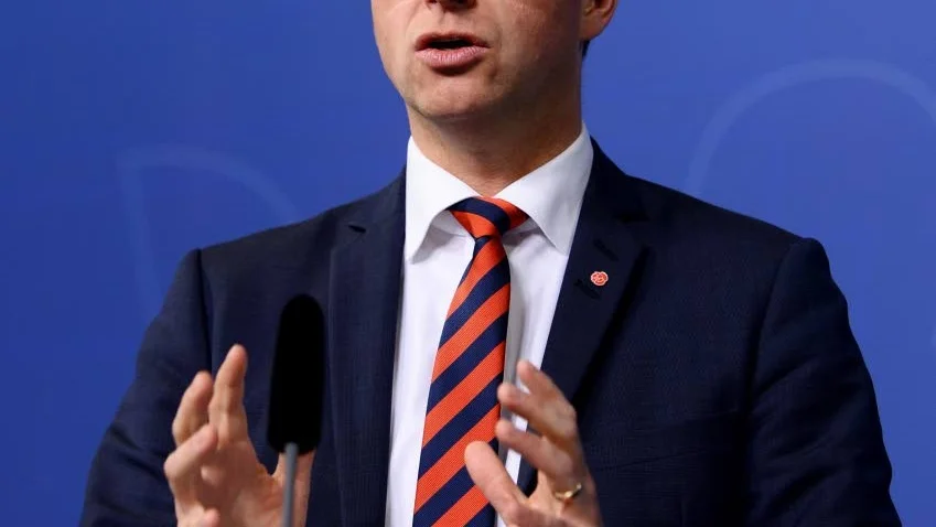 Näringsminister Mikael Damberg (S) har tagit fram en ny exportstrategi. Fram till 2019 avsätter regeringen 800 miljoner kronor för att stärka Sverige som exportnation.