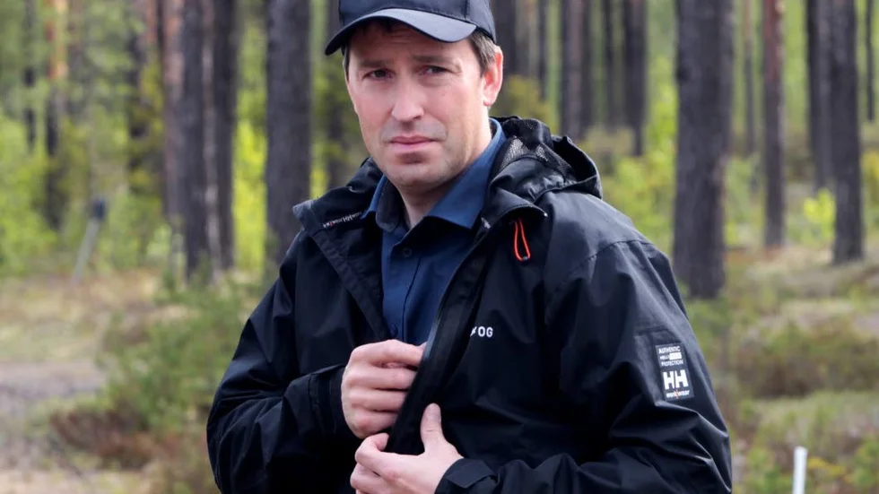 Marcus Jatko, jakt- och klövviltsansvarig vid Sveaskog menar att det är en prioriteringsfråga huruvida folk har råd att syssla med jakt. (Arkivbild)