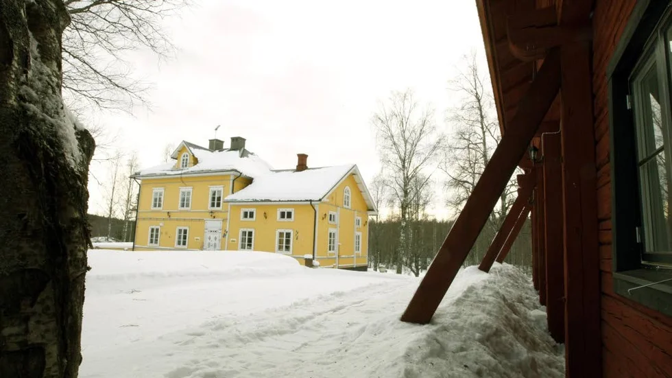 Anlagd brand. Rosfors herrgård, en gång tillhörande patron Hedkvist, har under åren haft ett flertal olika användningsområden. Nu är det ett behandlingshem. (Arkiv)