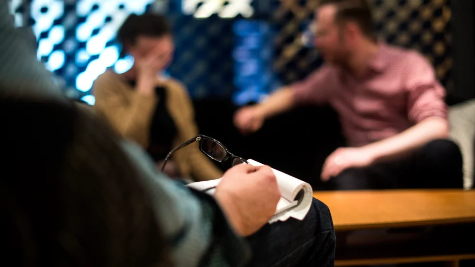 Inom parterapin handlar många konflikter om pengar och sex, skriver krönikören. Pengar kan vara en stötesten även bland par som är relativt välbärgade.