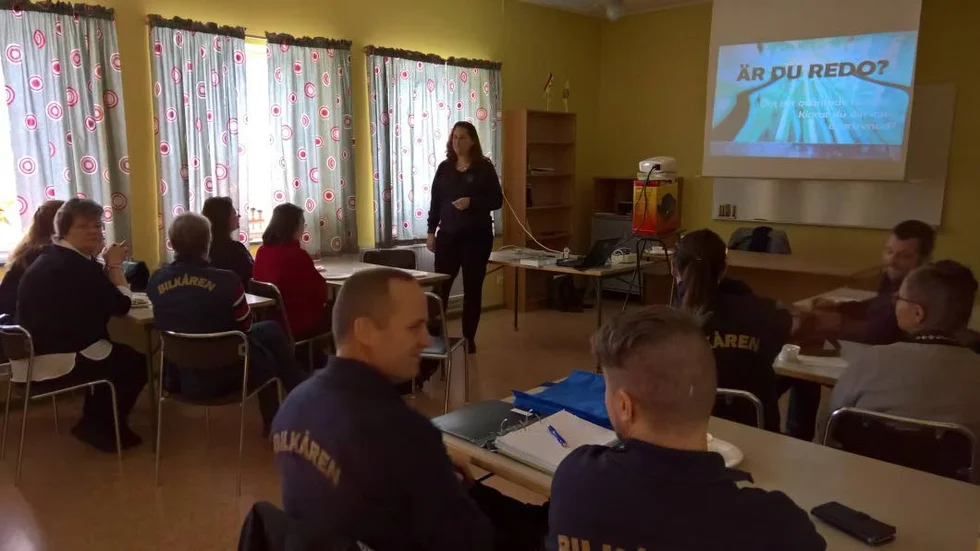 Malin Dreifaldt, Piteå Bilkår, ger försvarsinformation.