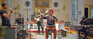 Stående ovationer för Ára i kyrkan