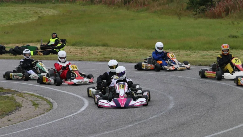 ACTION. Det blev en fartfylld lördag på Piteå Motorstadion när DM i karting avgjordes.