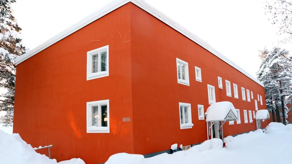 Rasar. Mona Pettersson, som har en anhörig på Berggatans gruppboende, rasar mot den dåliga inomhusmiljön.