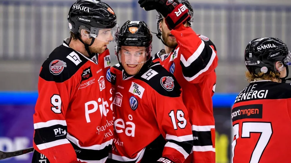 NYTT JUBEL? David Pettersson (19) och hans Piteå Hockey har öppnat serien med tre segrar av fyra möjliga. Men spelmässigt har det inte riktigt lossnat än, enligt Pettersson. (arkivbild).