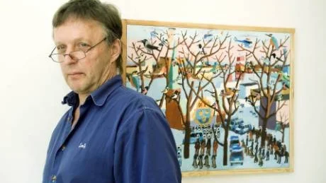 Tidigare var Jan Stiglands målningar obefolkade men i dag myllrar de av personer, referenser till konsthistorien och aktuella händelser. En okorrumperad och effektiv poliskår är bra att ha är inspirerad av kravallerna i Göteborg. Foto: Robert Svensson