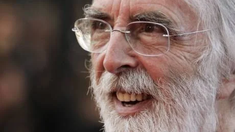 Michael Haneke är film-Europas gunstling just nu. Här poserar han med diplomet från filmfestivalen i Cannes.Foto: Francois Mori/AP/Scanpix