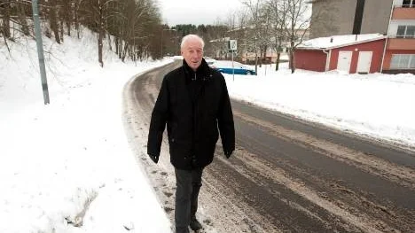 Sture Valund är ordförande i Åby-Jursla vägförening, som ställts åt sidan av Norrköpings kommun, när det gäller ett eventuellt kommunalt övertagande av föreningen.