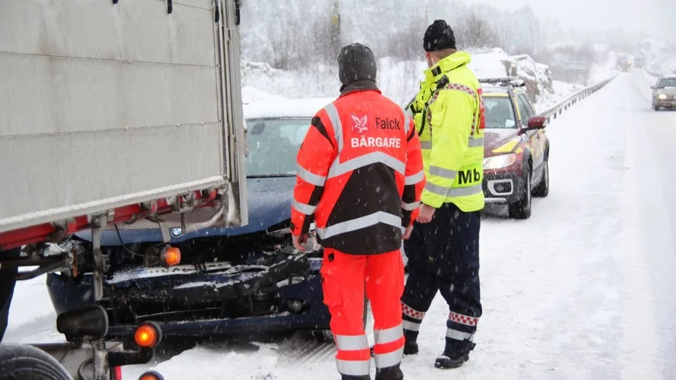 Vid en av olyckorna vid Simonstorp, krockade en personbil med en lastbil.