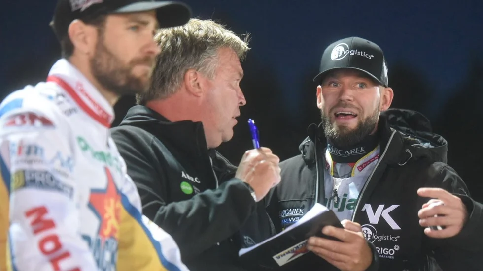Mikael Teurnberg med danska duon Rasmus Jensen och Nikolai Klindt.