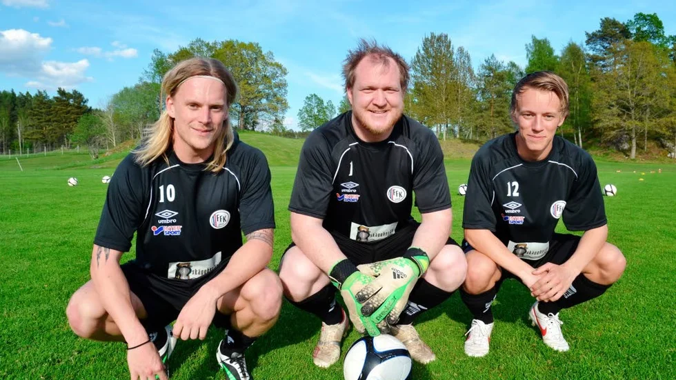 HOPPFULLT. Robin Gustafsson, 25, Jonas Nilsson, 28, och Albin Svensson, 18 hoppas på skräll och folkfest när Sylvia gästar Grosvad.