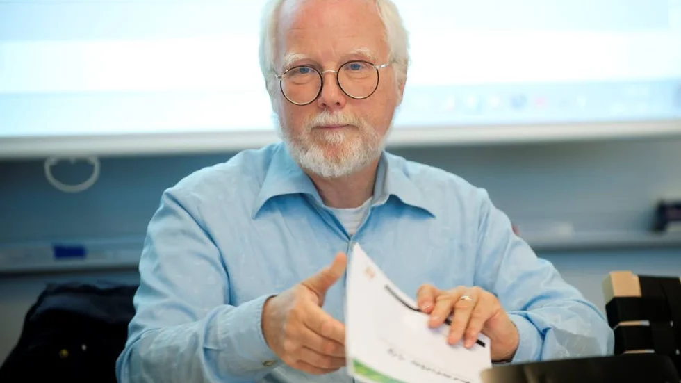 Rakt fram. Miljöpartiets politik leder varken till höger eller till vänster. Politiken leder rakt fram, skriver kommunalrådet Bengt Cete (MP).