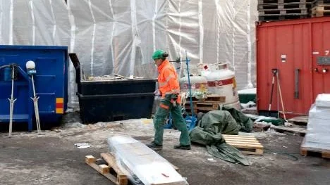 Det kan bli tomt vid bygget i kvarteret Gubben på Saltängsgatan om strejken bryter ut."Vi på Peab ska vara klara med vårt arbete den siste april och vi är redan sju veckor försenade", säger byggnadsarbetare Bernt Ählström.