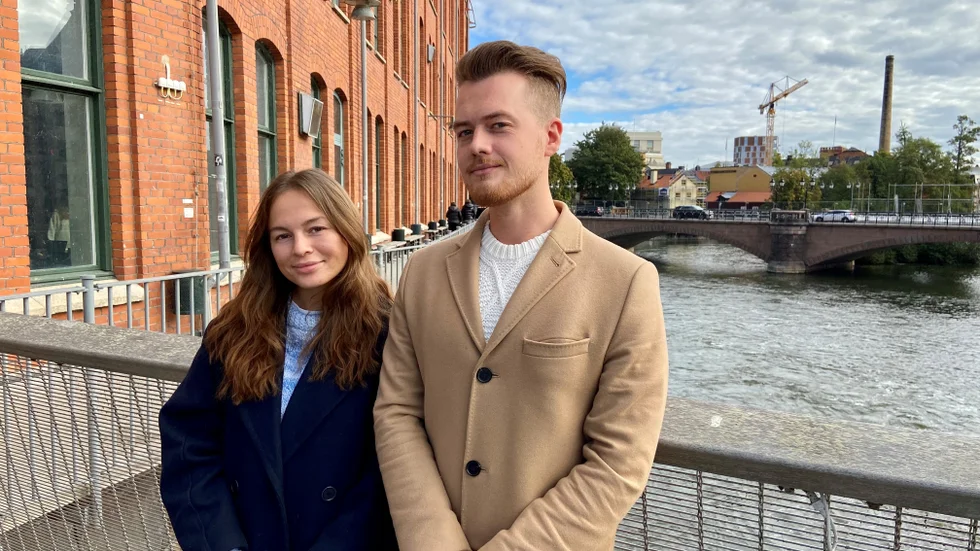 Alexandra Jaktlund, 23, Kommunikation, Samhälle och Mediaproduktion: "Läget. Jämfört med Campus Valla i Linköping där läget är off är det här mer centralt och stadsnära här. Victor Andersson, 25, Kommunikation, Samhälle och Mediaproduktion: "Campuset är väldigt fint och bättre strukturerat än campuset i Linköping. Och det finns mer kreativa ytor i Norrköping." 
