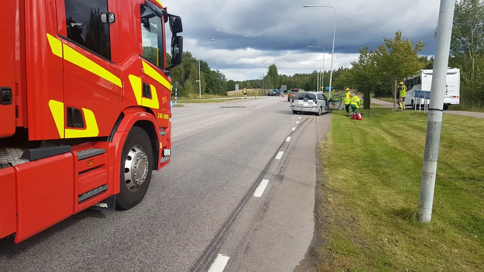 Räddningstjänsten på plats vid olycksplatsen.