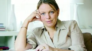 Katarina Wennstam har skrivit sin första skönlitterära bok. Temat är precis som tidigare våld mot kvinnor. 		Foto: Henrik Montgomery/Scanpix