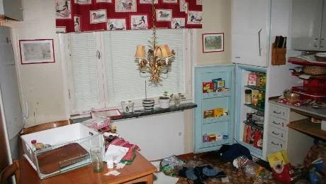Här hittades 80-åringen som misstänks ha blivit misshandlad till döds av sin 48-årige son.