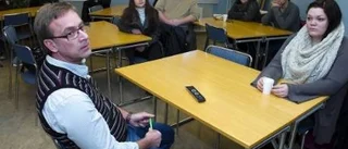 Välutbildad med lång erfarenhet - och gärna ung