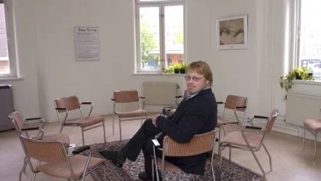 Robert Andersson på Valbo behandlingshem utanför Jursla läste en artikel om Kent, 51, som åkt fast för rattfylla 48 gånger. I artikeln vädjar Kent om hjälp för sitt missbruk. Robert tyckte att Kent skulle få en chans; sex månaders gratis behandling på Valbo. Foto: Janne Forsby