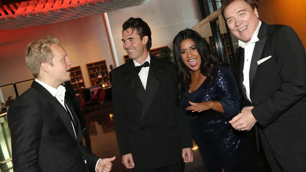 Dressed for success. Andreas Weise, Jacob Huddén, kristin Amparo och Christer Sjögren är laddade inför hyllningskonserten för Frank Sinatra i De geer 29 november då Norrköpings Sinatra, Jacob Huddén, förstärker stjärngänget.