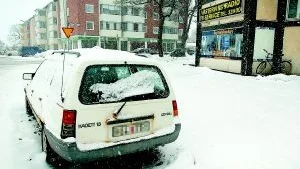 Foto: Matilda Ahl Den vita Opeln på Hantverkaregatan har mött mycket klagomål från de boende i närheten och Radio- och TV butiken.
