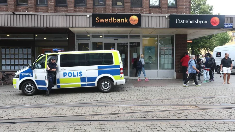 Rånförsök. Swedbank på Drottninggatan utsattes vid lunch. Foto: Matz Glimhed