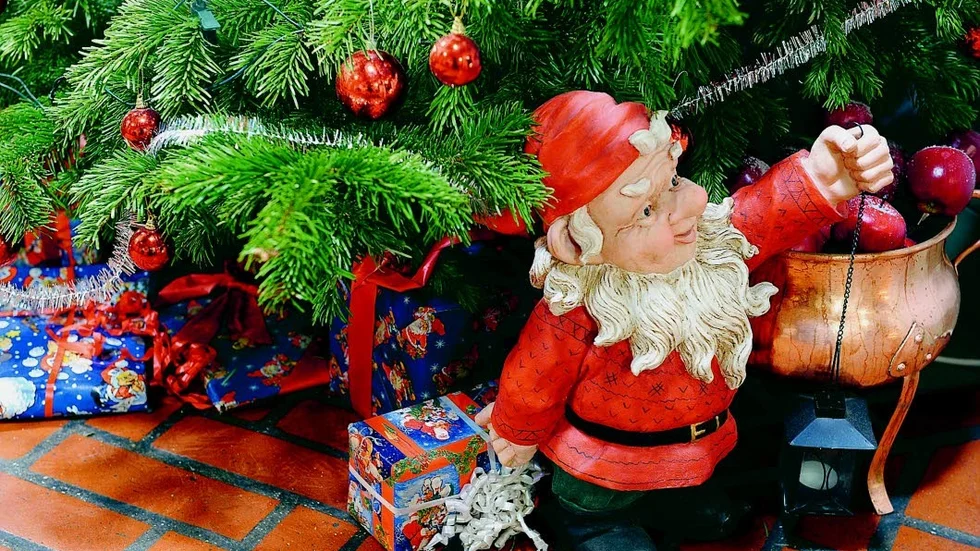 Julens välsignelse. Folkbladets helgkrönikörer skulle gärna se mer medmänsklighet och mindre hysteri i jul.