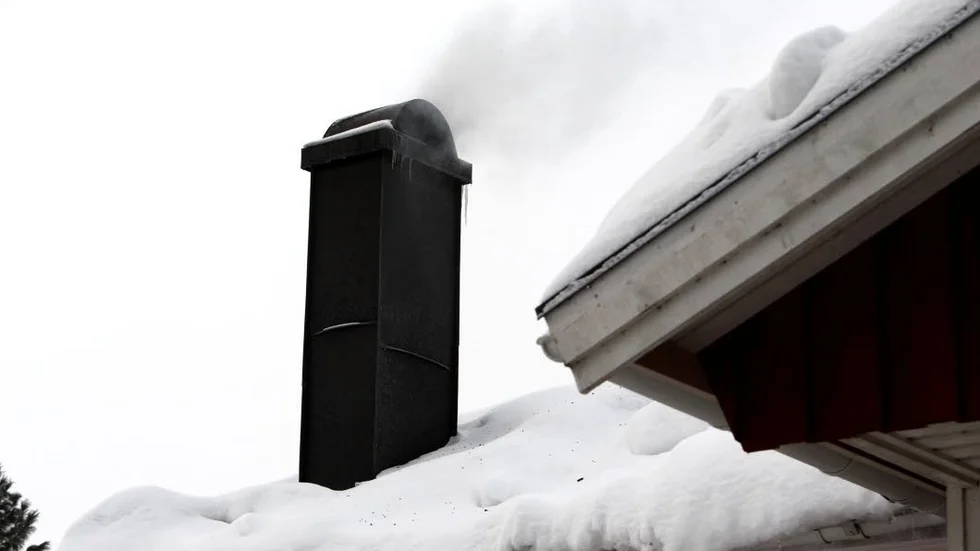 De nya reglerna gör det svårare att få startbesked för att installera en begagnad kamin. (Arkivbild)
